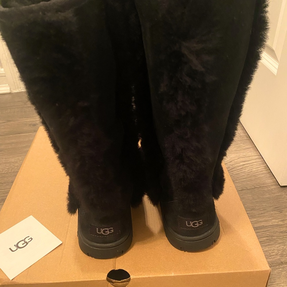 Ugg Woman’s Sunburst Tall Black Boots size 6